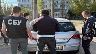 Жителя Миколаєва запідозрили в продажі гуманітарних автомобілів