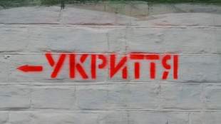 Попри обстріли комунальники Миколаївщини не приводять укриття до порядку