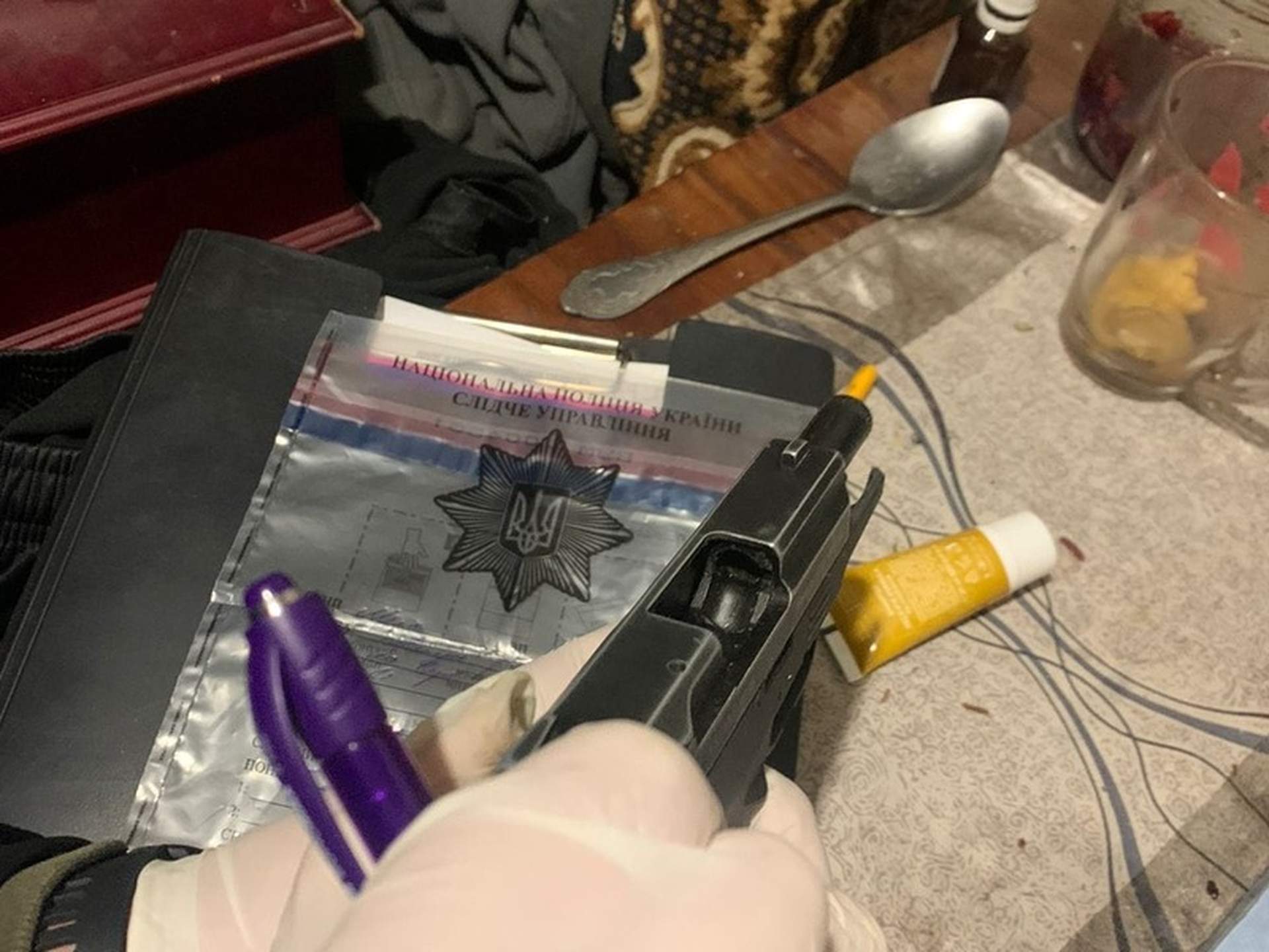 Поліція затримала миколаївця, який зберігав зброю та наркотики