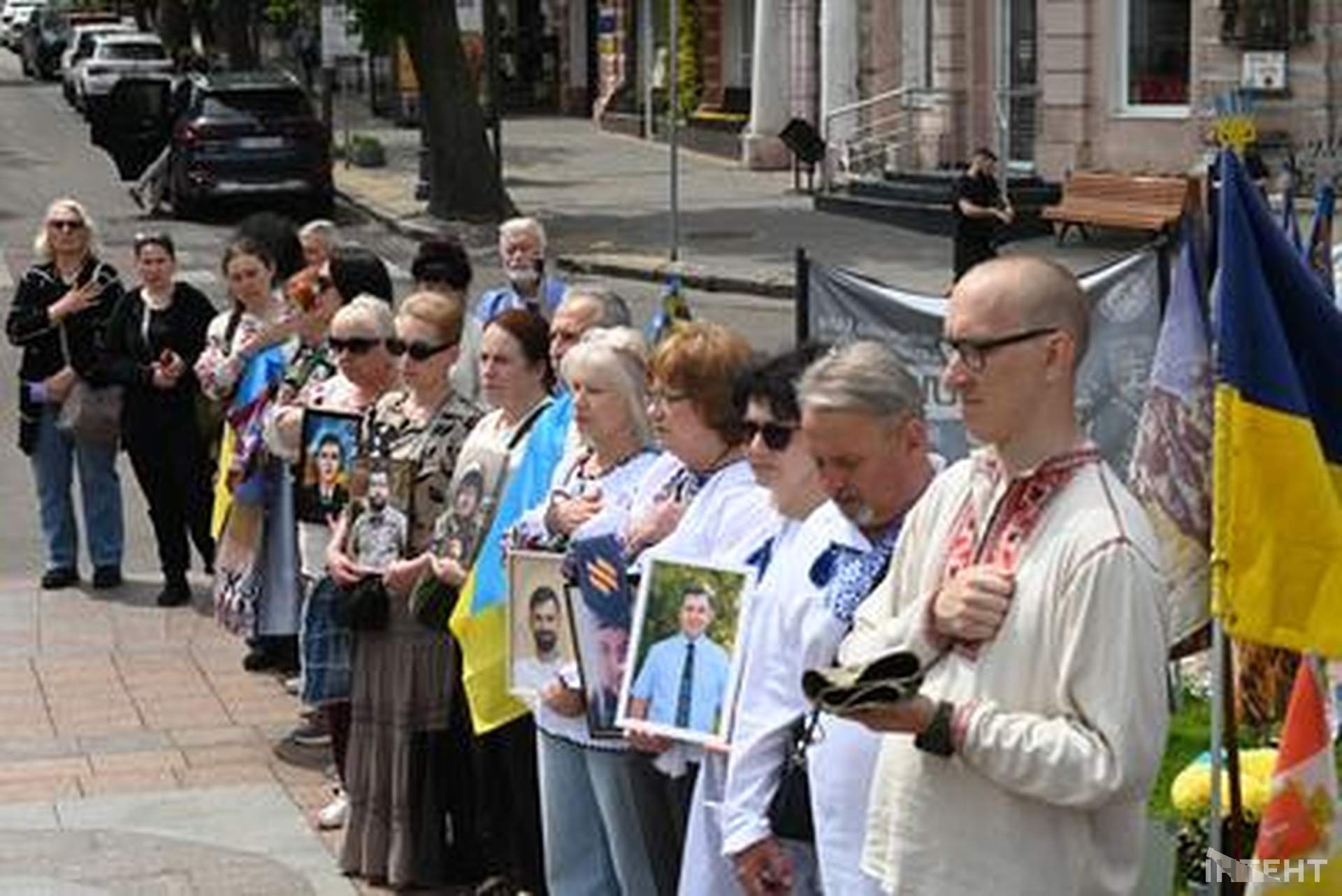Лампадки, стрічки та хода пам’яті: в Одесі відбулася акція до Дня вишиванки