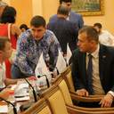 Сессия Одесского городского совета: одесситы с плакатами и листовки в сессионном зале