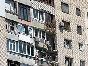 Окупанти атакували житловий квартал Херсона: влучили у багатоповерхівку