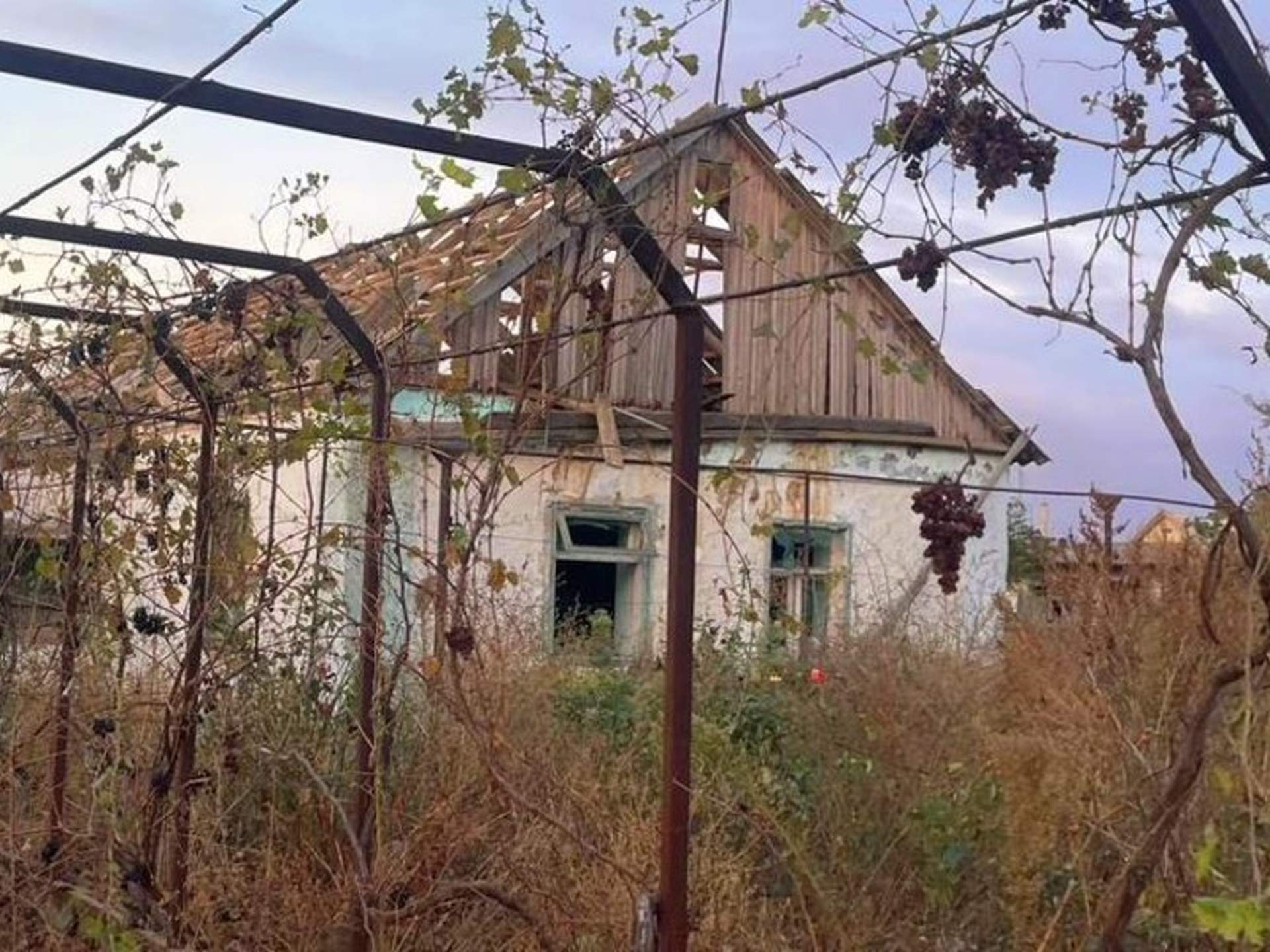 На Херсонщині показали наслідки російських атак: під завалами загинула жінка