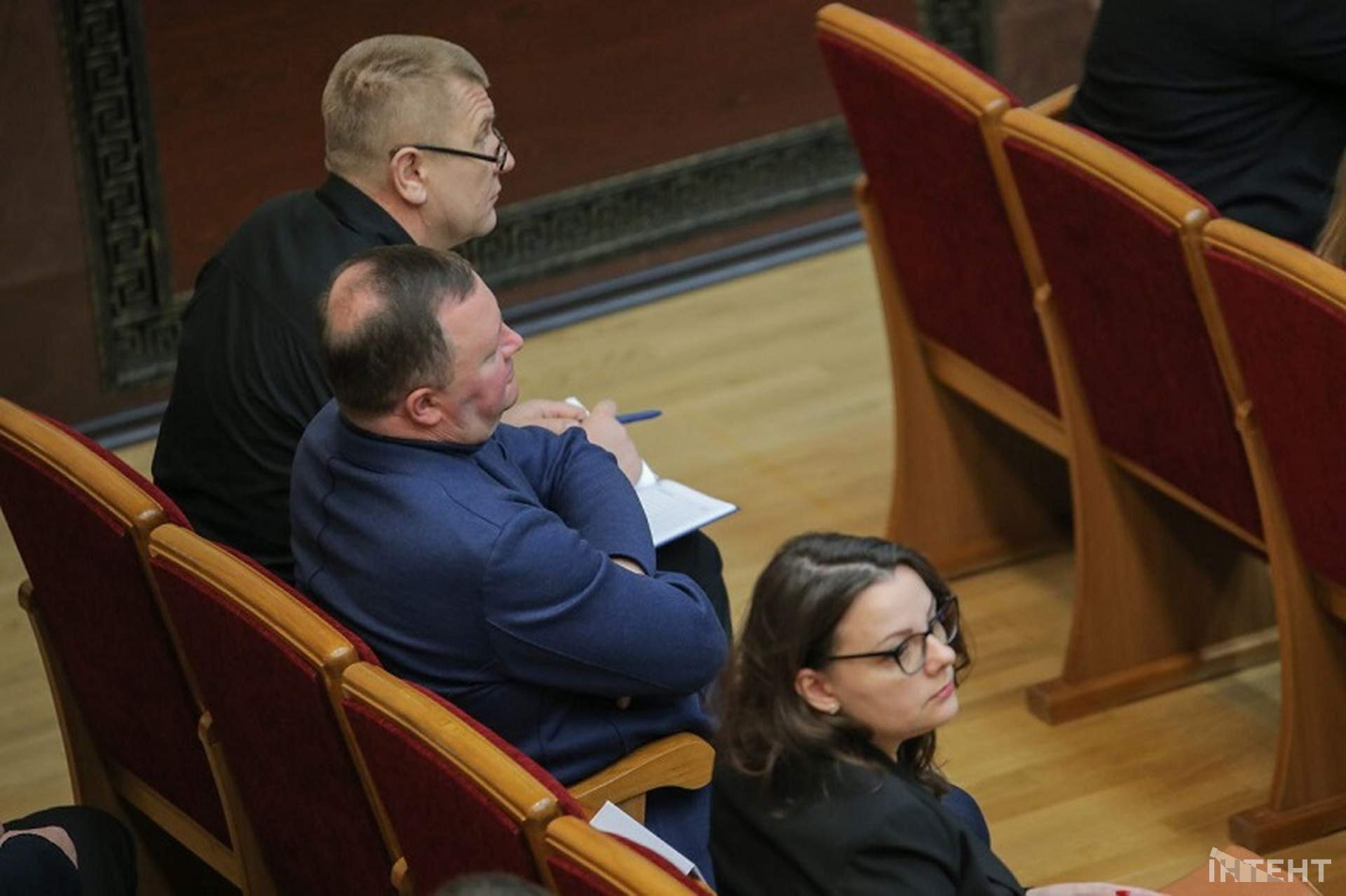 Шрапнель та невдалий перформанс: світлини з сесії Одеської облради