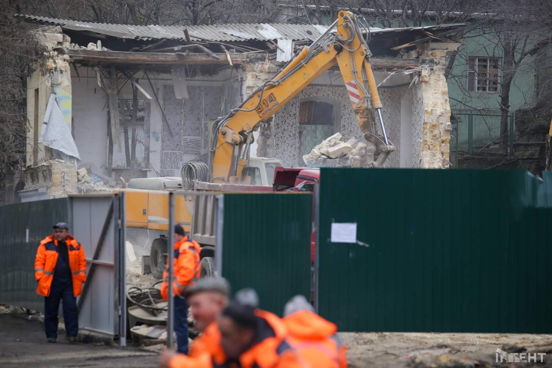 В Одесі знесли будинок, постраждалий від ракетного удару росіян