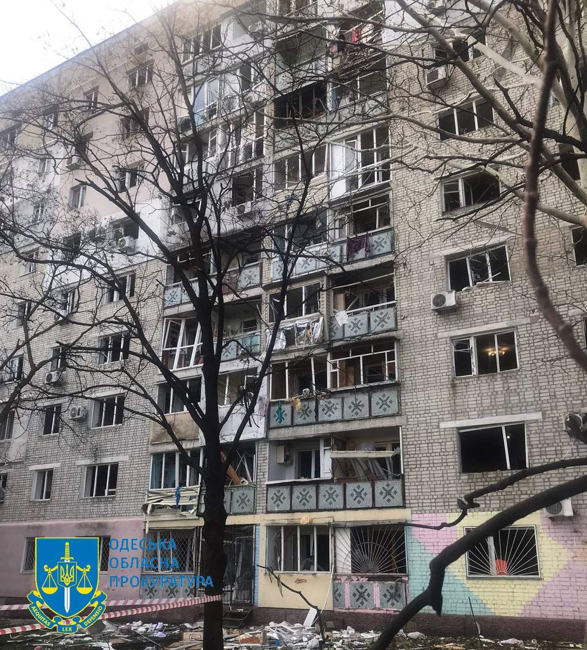 Вибиті вікна та поранені люди: наслідки дронової атаки під Одесою