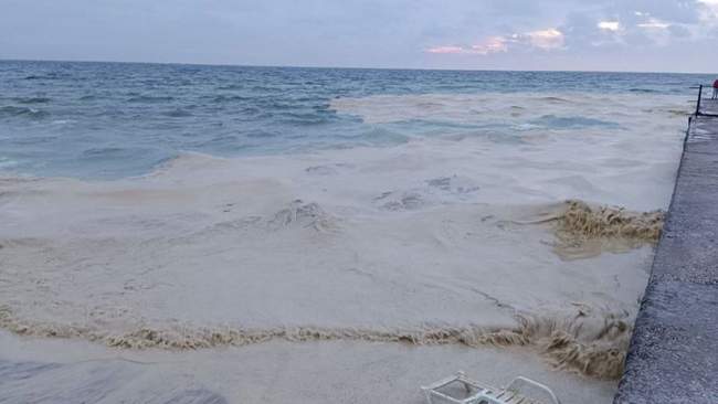 Забруднення узбережжя. ФОТО: Балінський/facebook