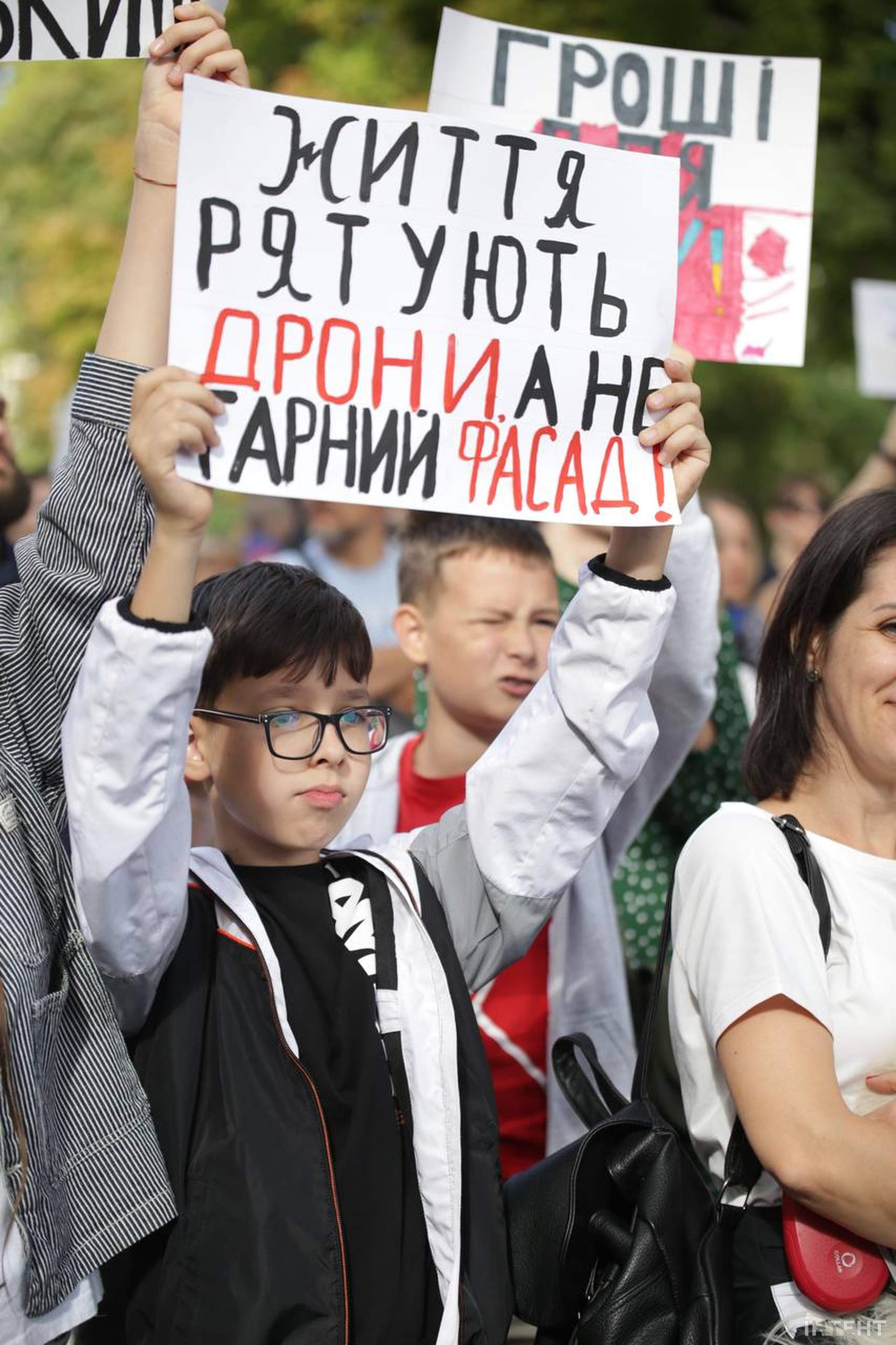 "В першу чергу - ЗСУ": в Одесі вже майже два тижні протестують проти несвоєчасних тендерів