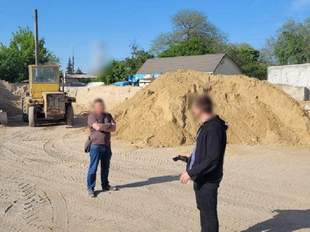 Справу нелегальних видобувачів піску з Роздільнянського району скерували до суду