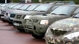 Правительство разрешило военным регистрировать гуманитарные авто на временный учет