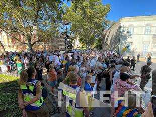 Гєна виходь: одесити шостий день поспіль мітингували під будівлею мерії