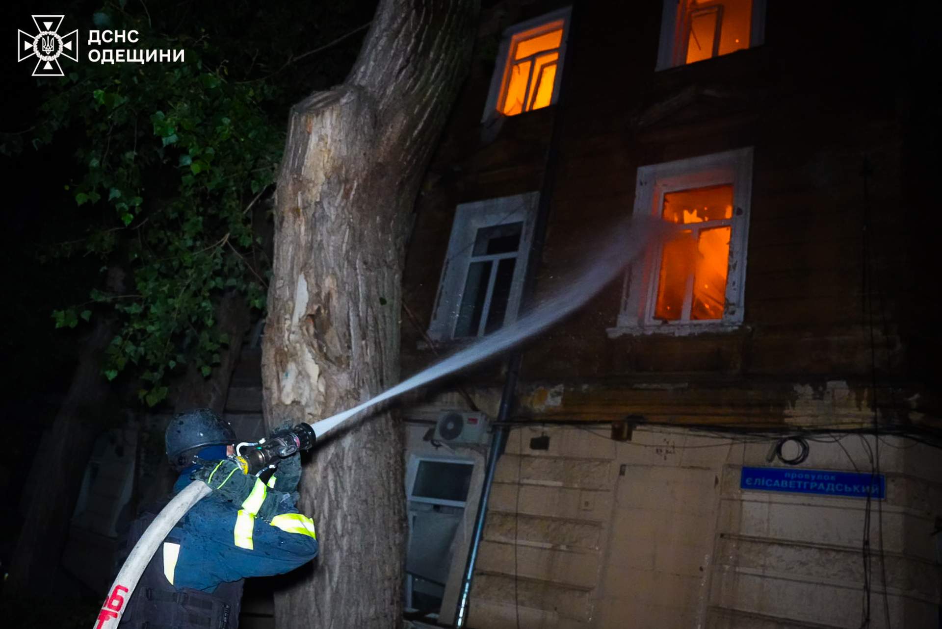 Вночі росіяни вбили в Одесі двох людей й поцілили в пологовий будинок