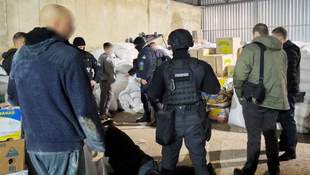 Продавали гуманитарную помощь в Николаеве: пятеро под стражей