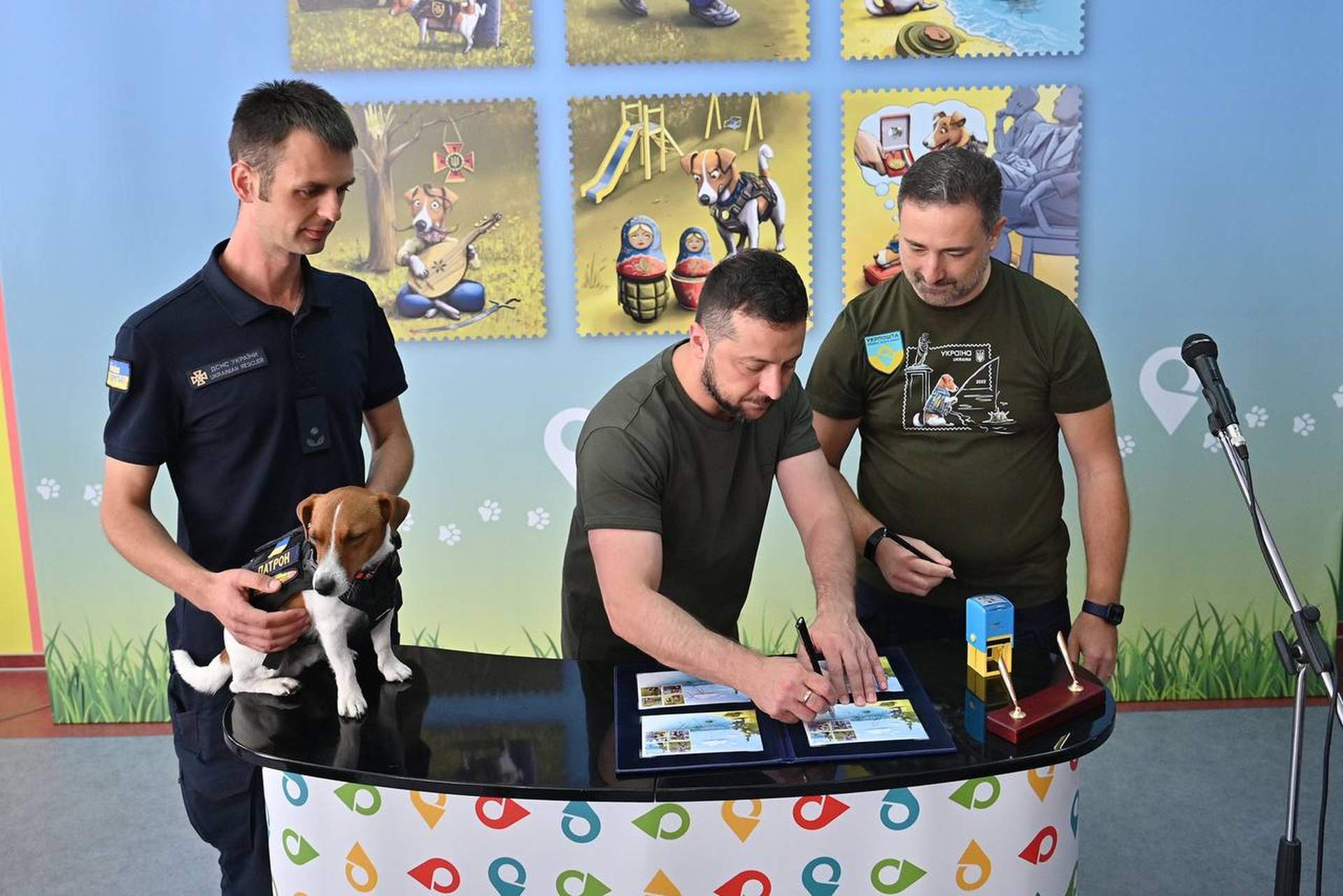 В Одесі на погашення марки з песиком Патроном завітав його двоюрідний дядько