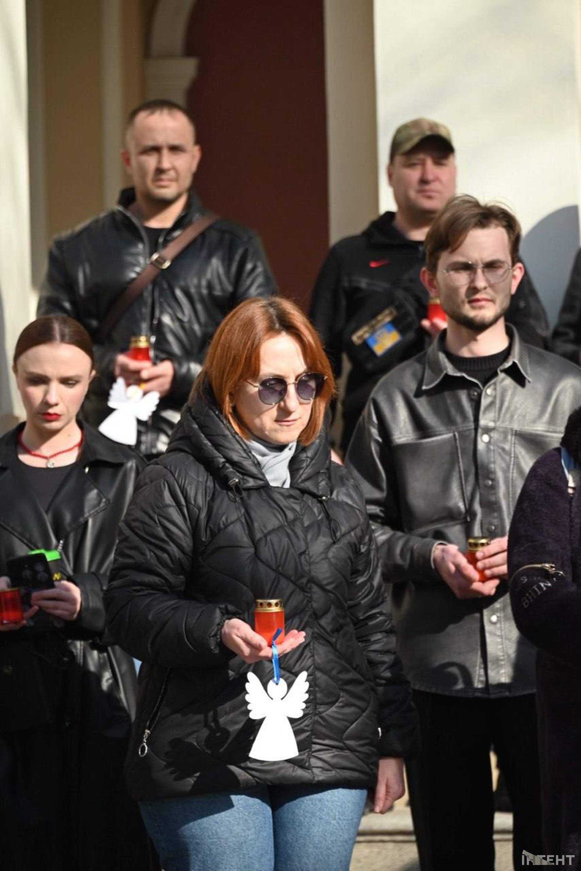 В Одесі вшанували пам'ять вбитих росіянами у драмтеатрі Маріуполя