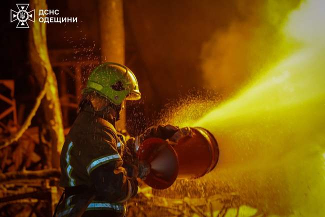 Вечером россияне нанесли удар по Одесской области ракетами «Искандер». ФОТО: ГСЧС в Одесской области
