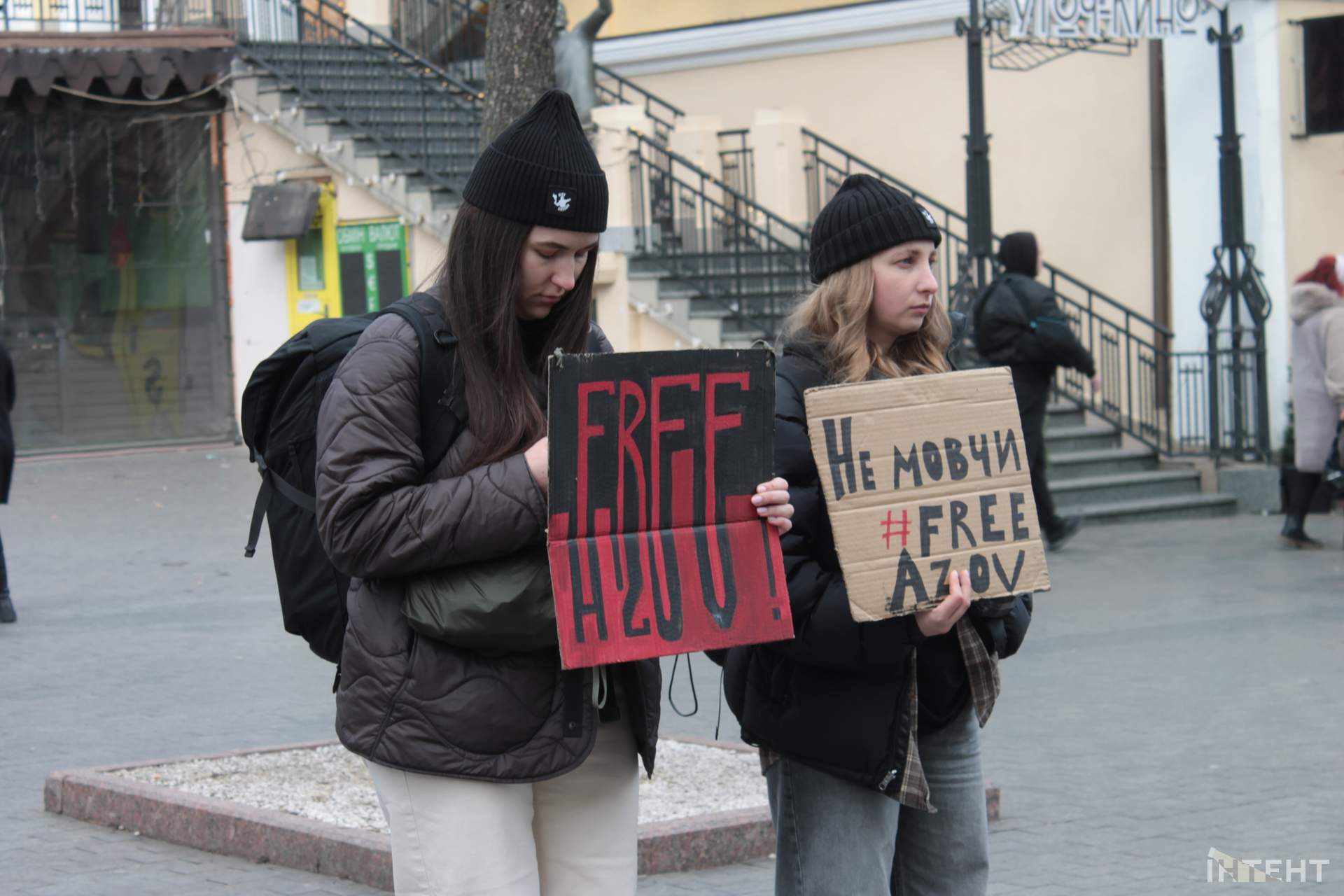 Одесити зібралися на акцію підтримки військовополонених в центрі міста