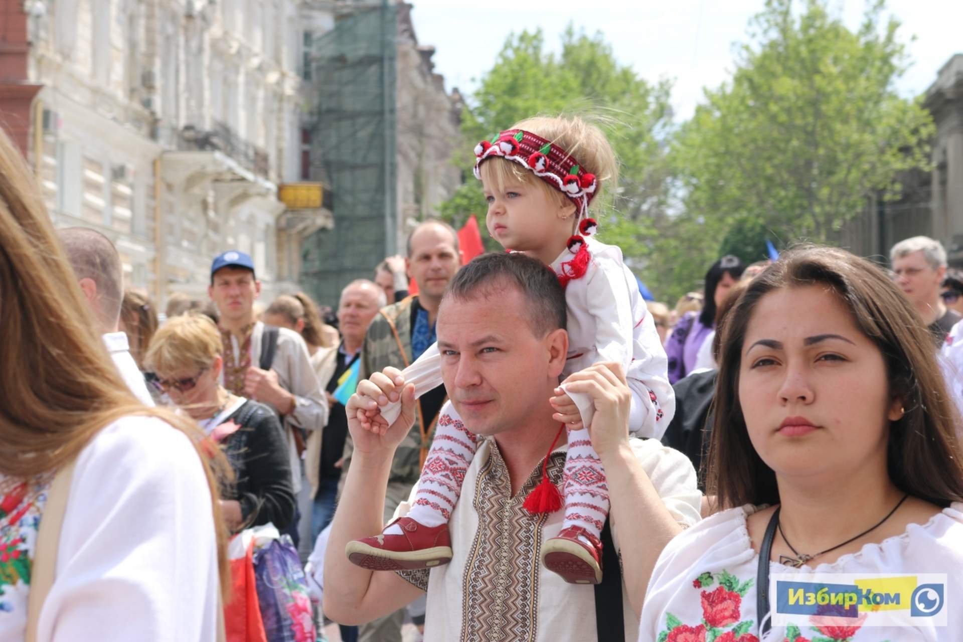 В Одессе состоялся юбилейный десятый МегаМарш в вышиванках