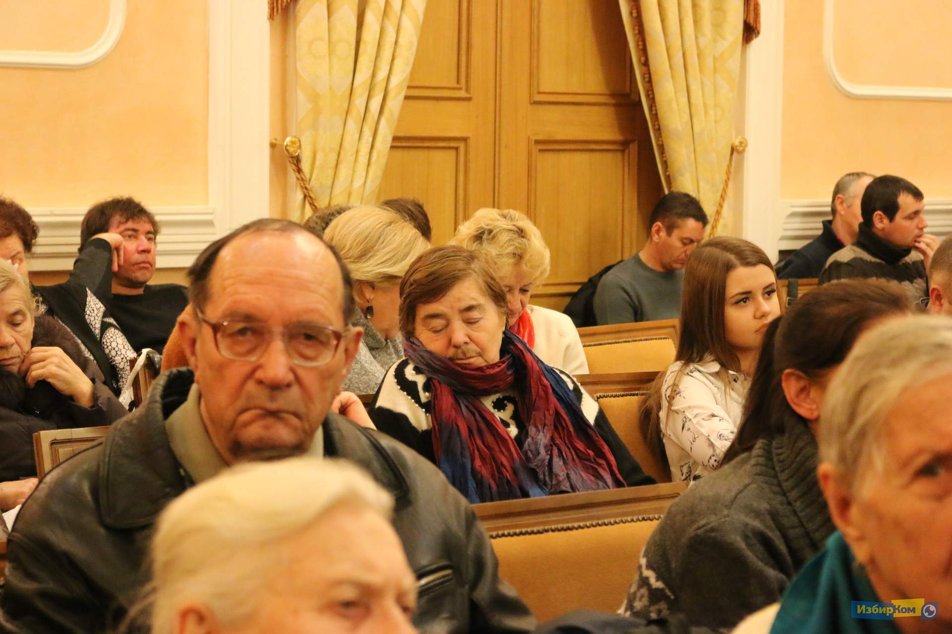 Сессия городского совета: уснувшие посетители и неполадки в системе голосования