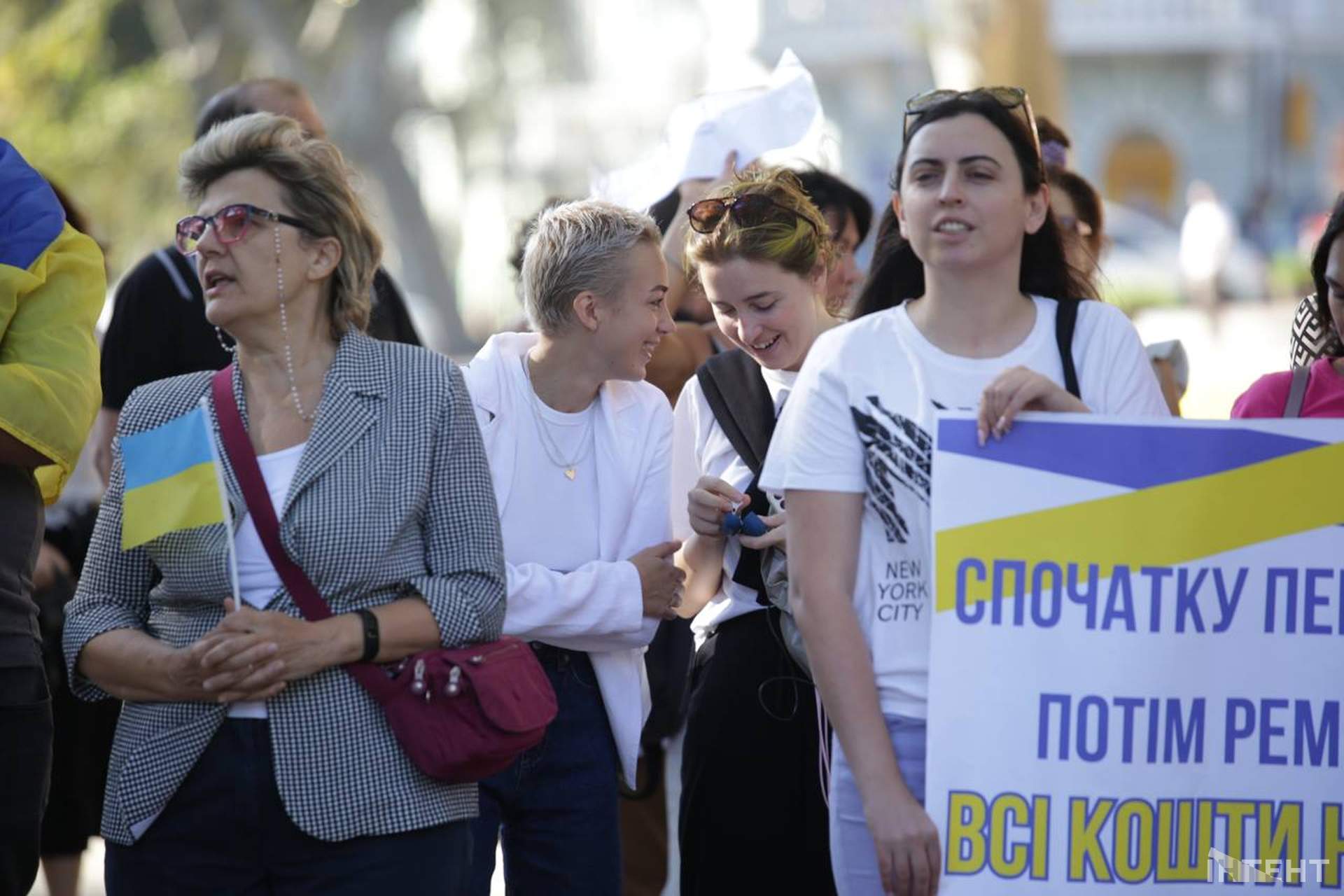 Бурхлива сесія та мітинг у світлинах Інтента