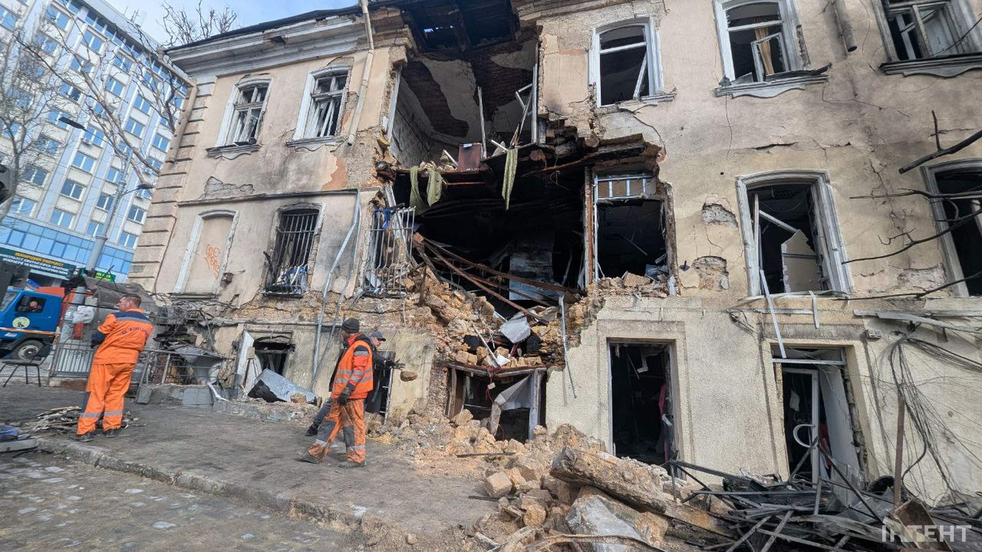 Дрони вдарили по житлових кварталах Одеси: пошкоджено 14 будинків