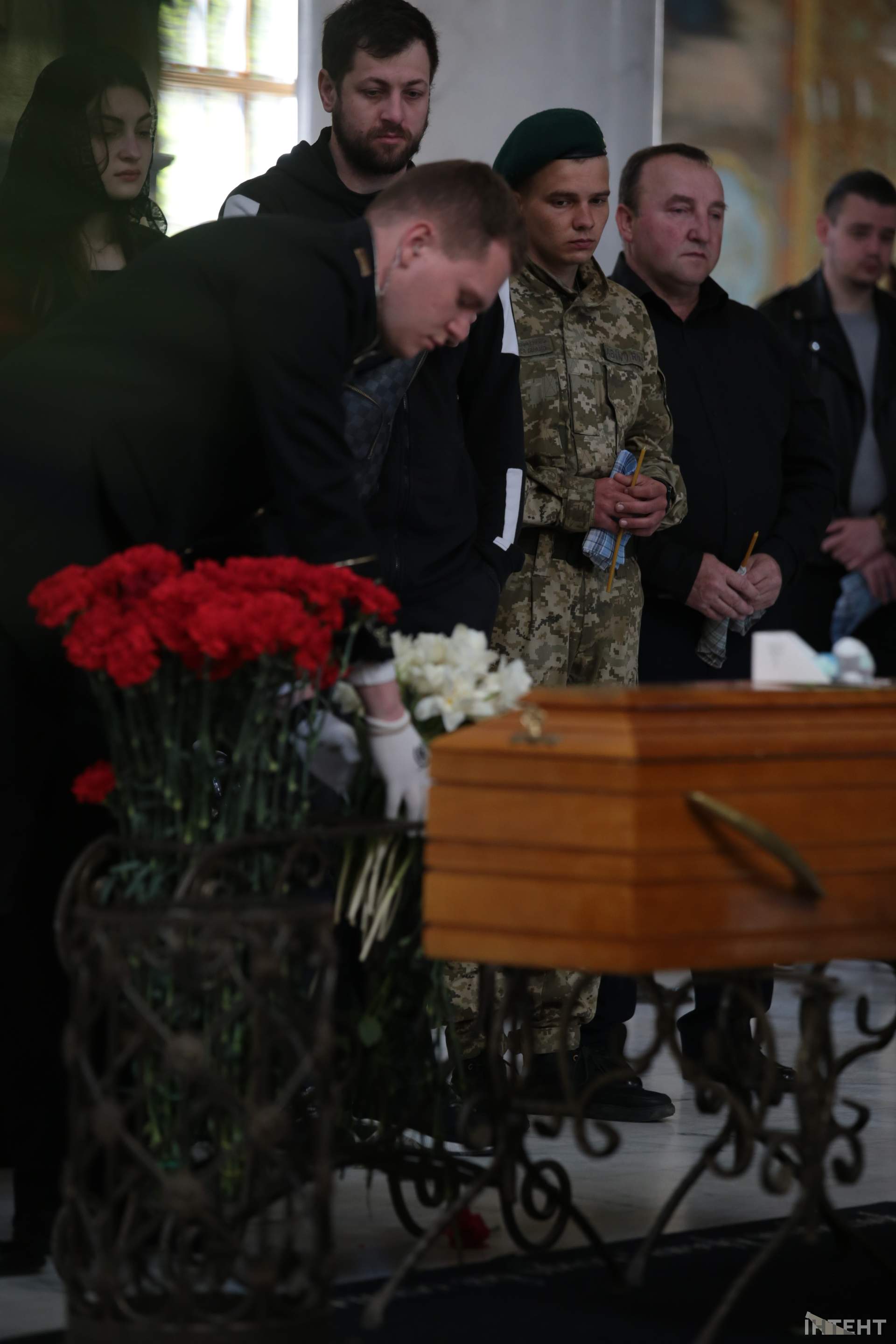В Одесі попрощалися із вбитими російською ракетою немовлям, його мамою та бабусею
