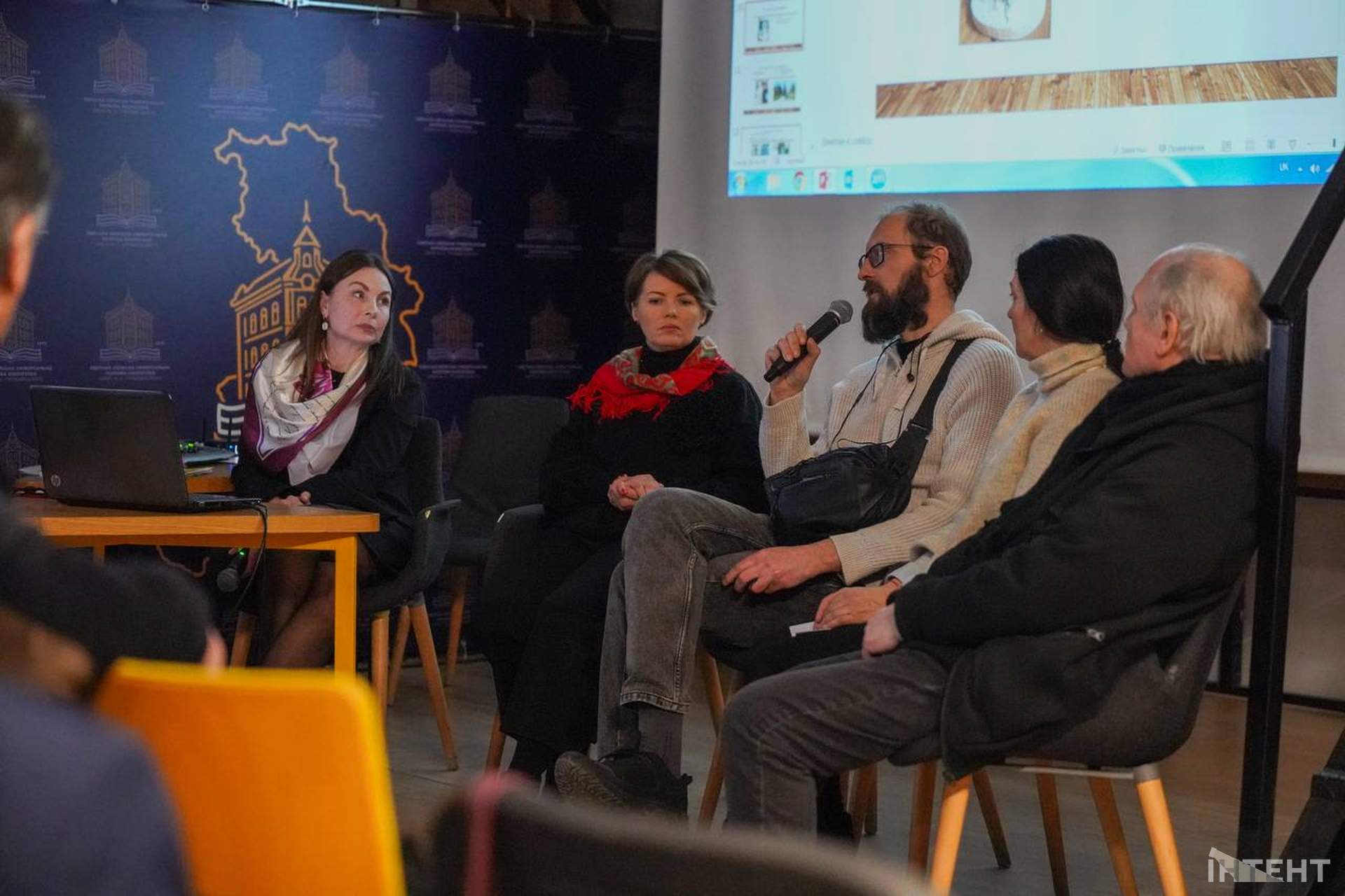 Дискусії, плагіат і 300 тисяч на конкурс: чим закінчились обговорення пам’ятника Лесі Українці