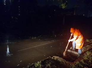 Вночі в Одесі вирувала негода: які наслідки