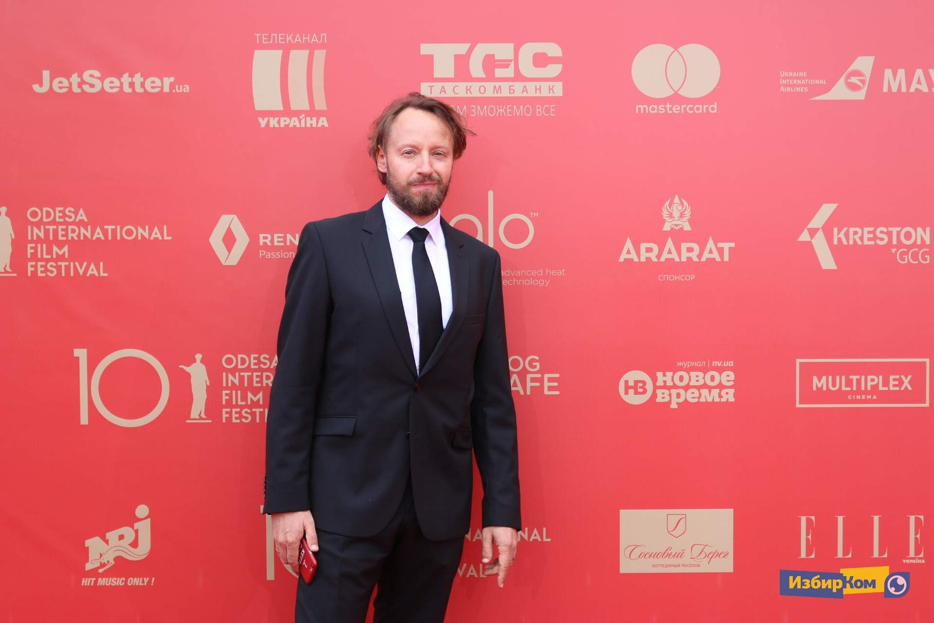 Красная дорожка кинофестиваля: Катрин Денев, Эйдан Тернер и Михаил Жванецкий