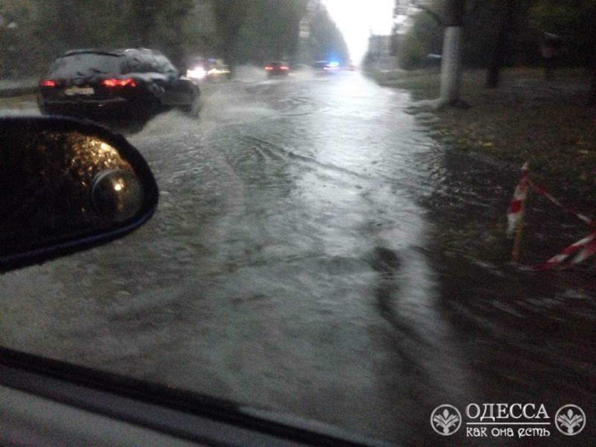 Дождь традиционно спровоцировал в Одессе транспортный коллапс