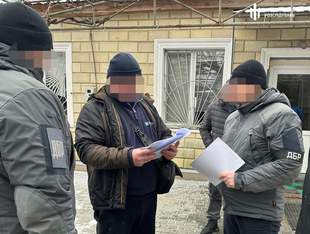 Посадовець у Херсоні переплатив 600 тисяч за дрова для військових