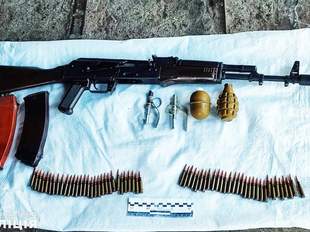 Житель Вознесенська зберігав зброю та гранати в гаражі