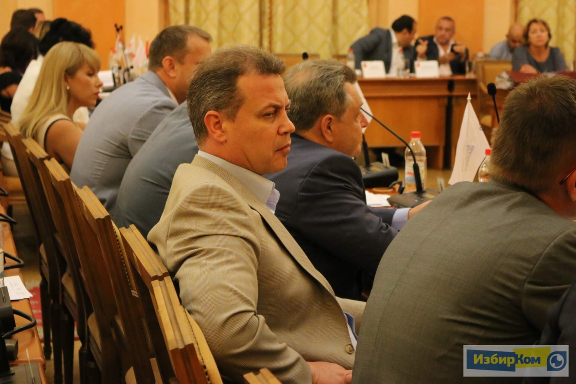 Сессия Одесского городского совета: "земельный передел" и десант нардепов