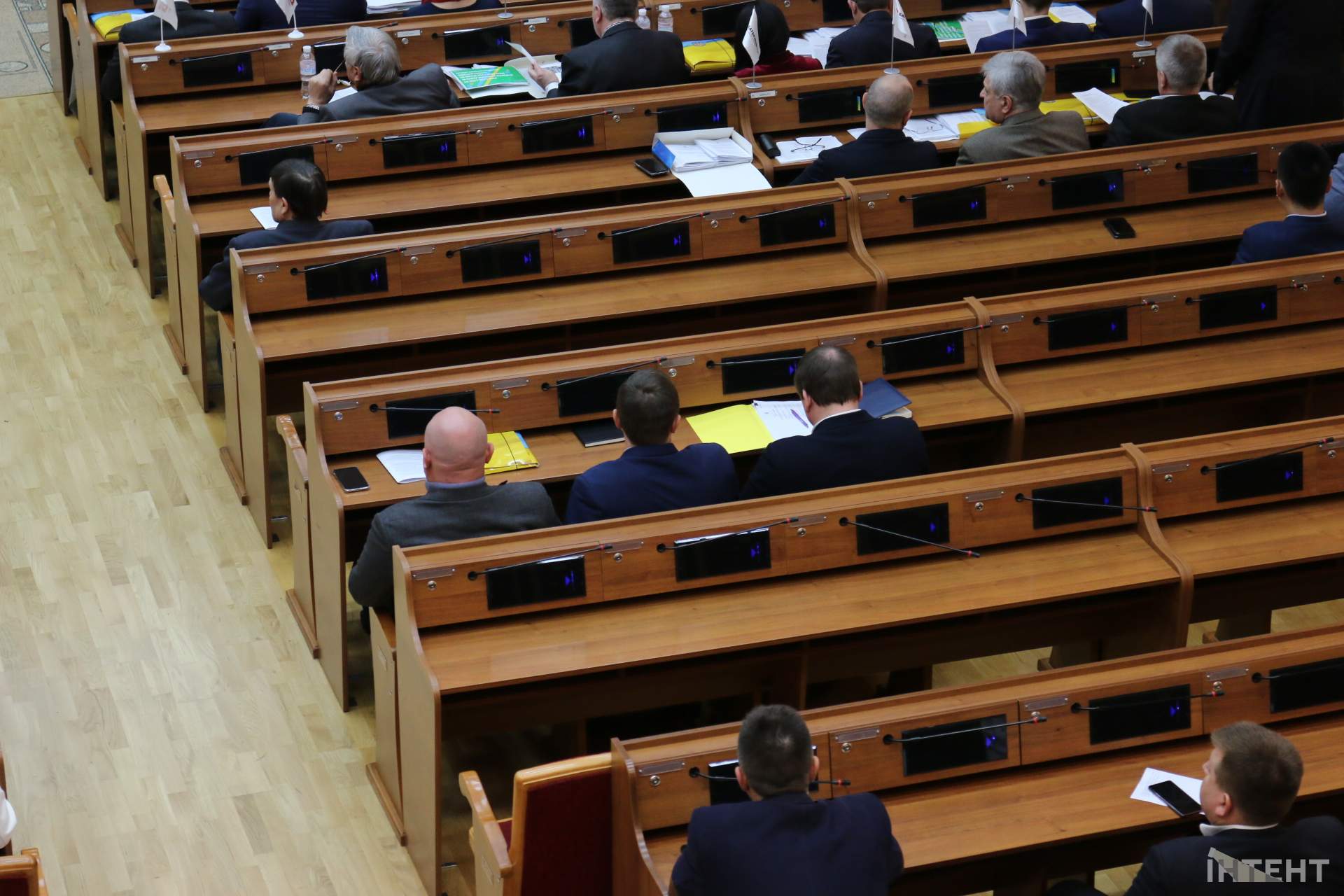 Сесія Одеської обласної ради: мітинг ззовні і напруга всередині