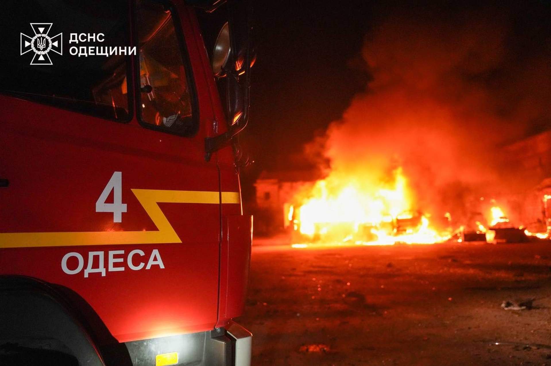 Пожежі та смерть: росіяни вночі атакували Одесу дронами