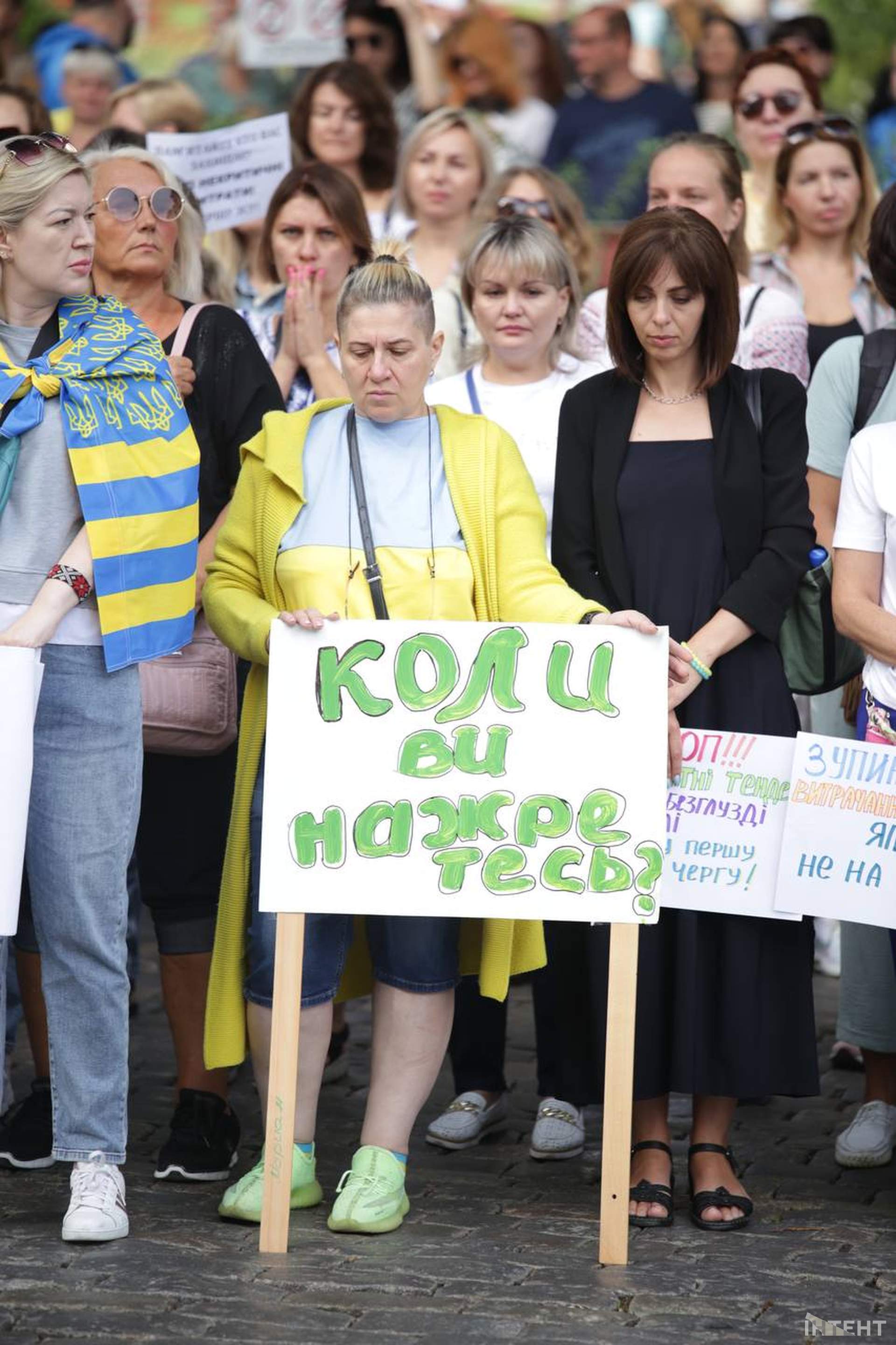 "В першу чергу - ЗСУ": в Одесі вже майже два тижні протестують проти несвоєчасних тендерів
