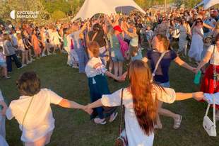 Попри війну: у Миколаєві провели фестиваль музики і квітів та  концерт до Дня ВМС України