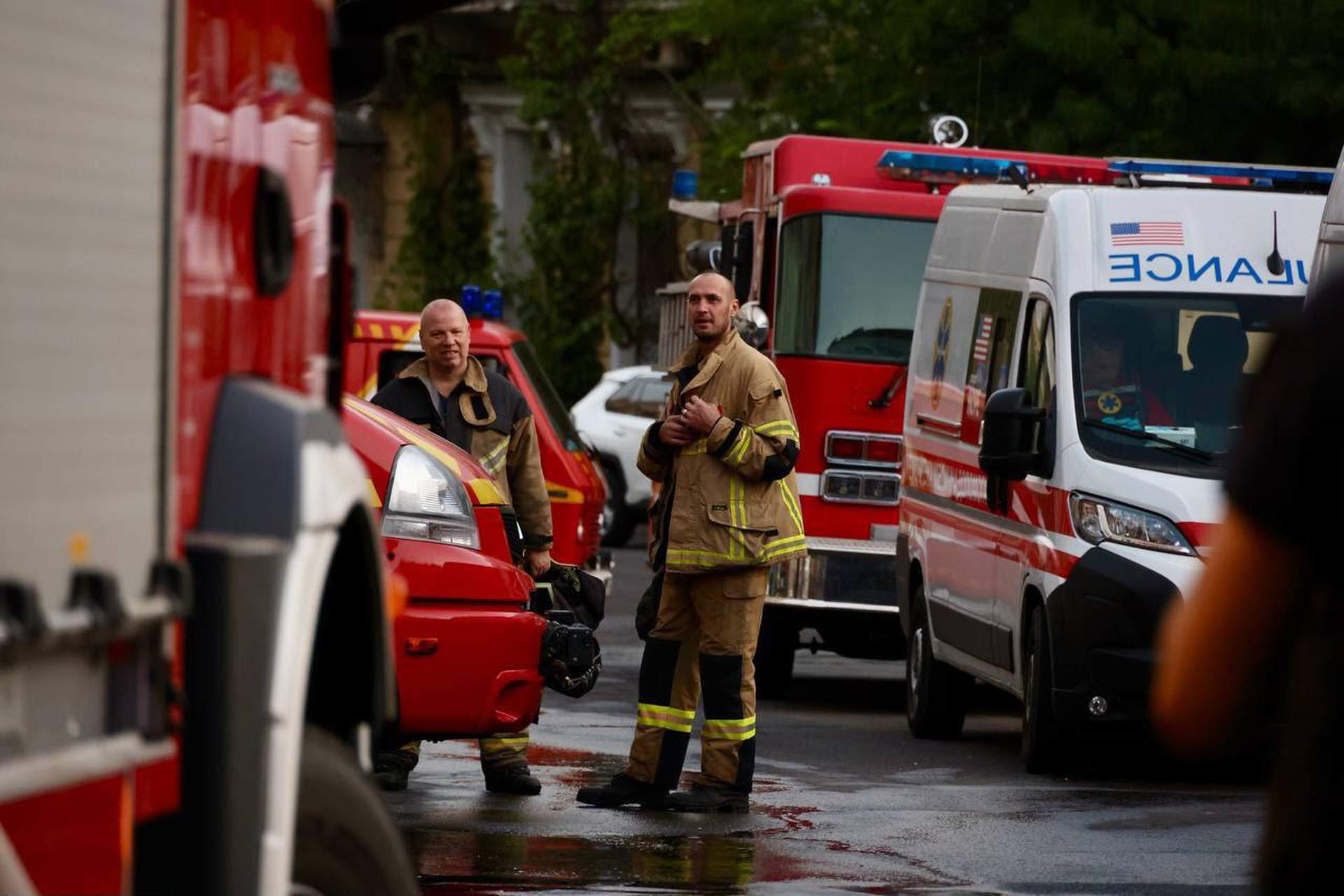 В Одесі після масованої атаки восьмеро постраждалих, згоріли автівки, зруйновані будинки