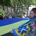 Родичі полонених розгорнули в Одесі 100-метровий прапор до Дня Конституції