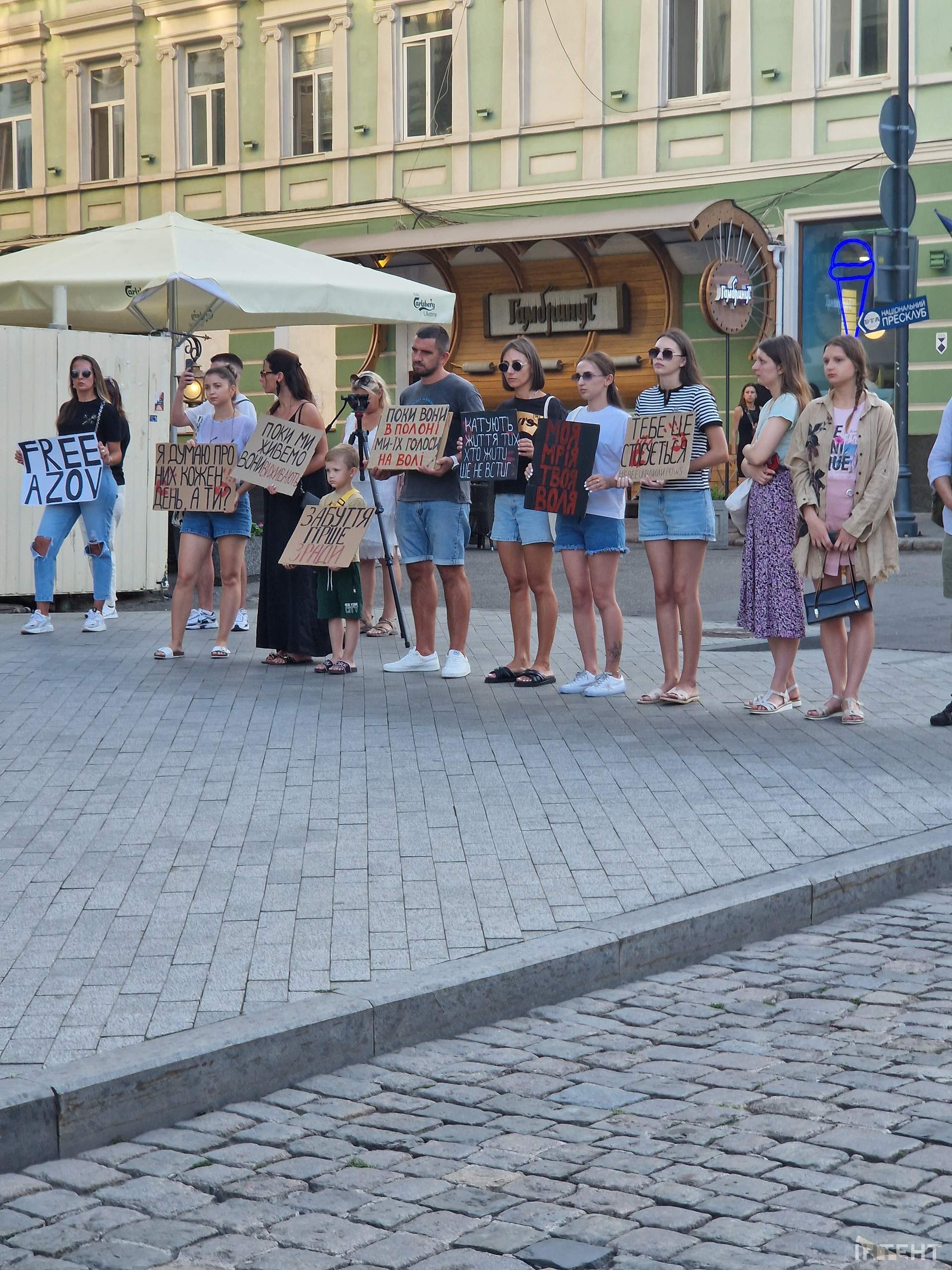 Одесити вийшли на традиційну акцію-згадку про полонених