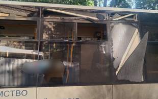 У Херсоні дрон скинув вибухівку на автобус із людьми