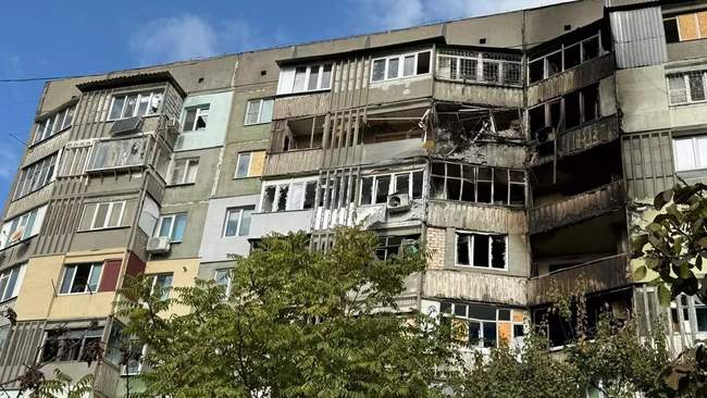 Последствия атаки в Херсоне. ФОТО: mvs.gov.ua