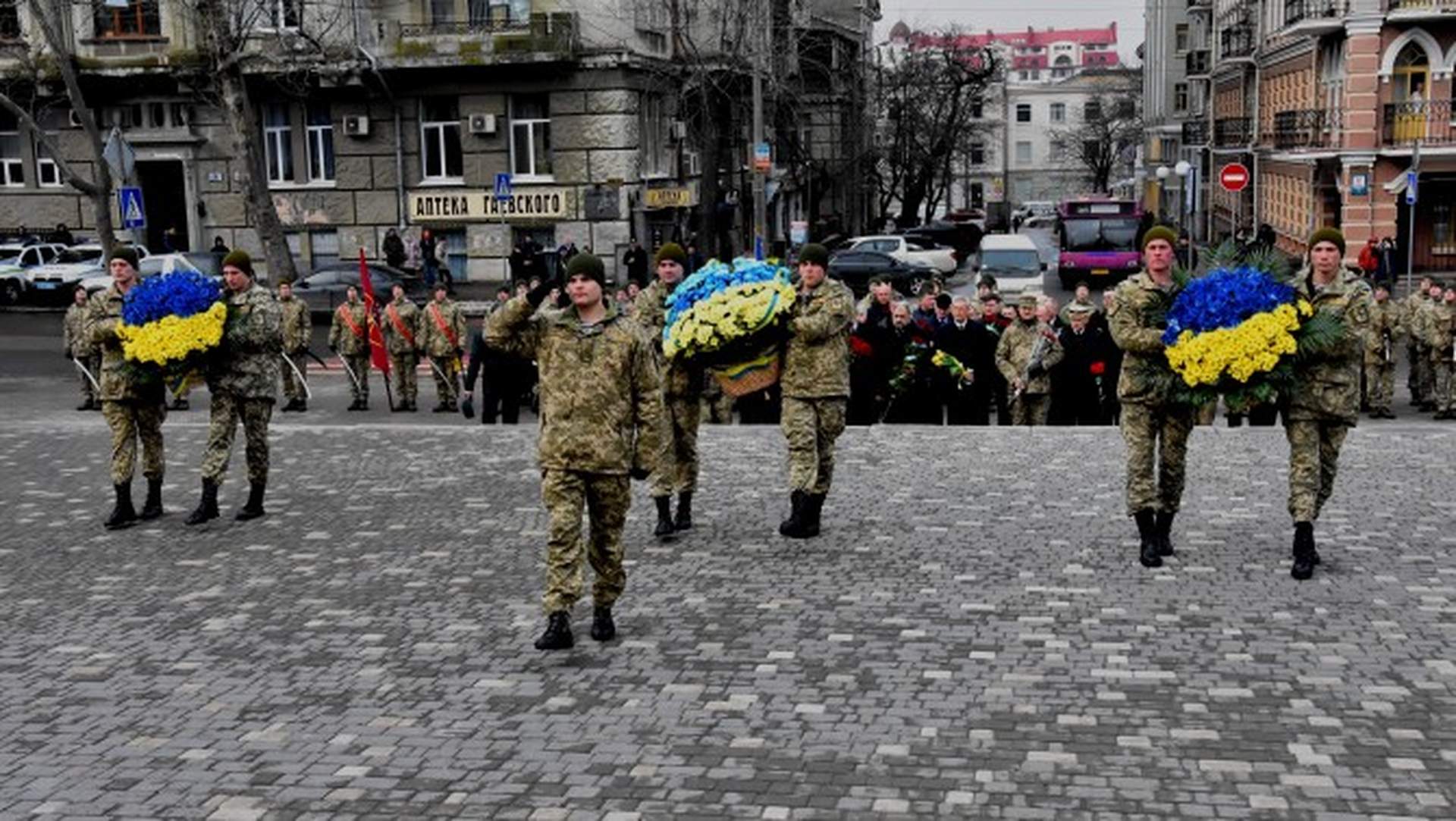 В Одессе возложили цветы у памятника Т.Г.Шевченко