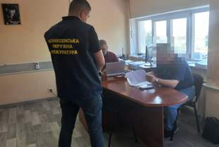 Колишнього мера Южноукраїнська підозрюють у побитті заступниці