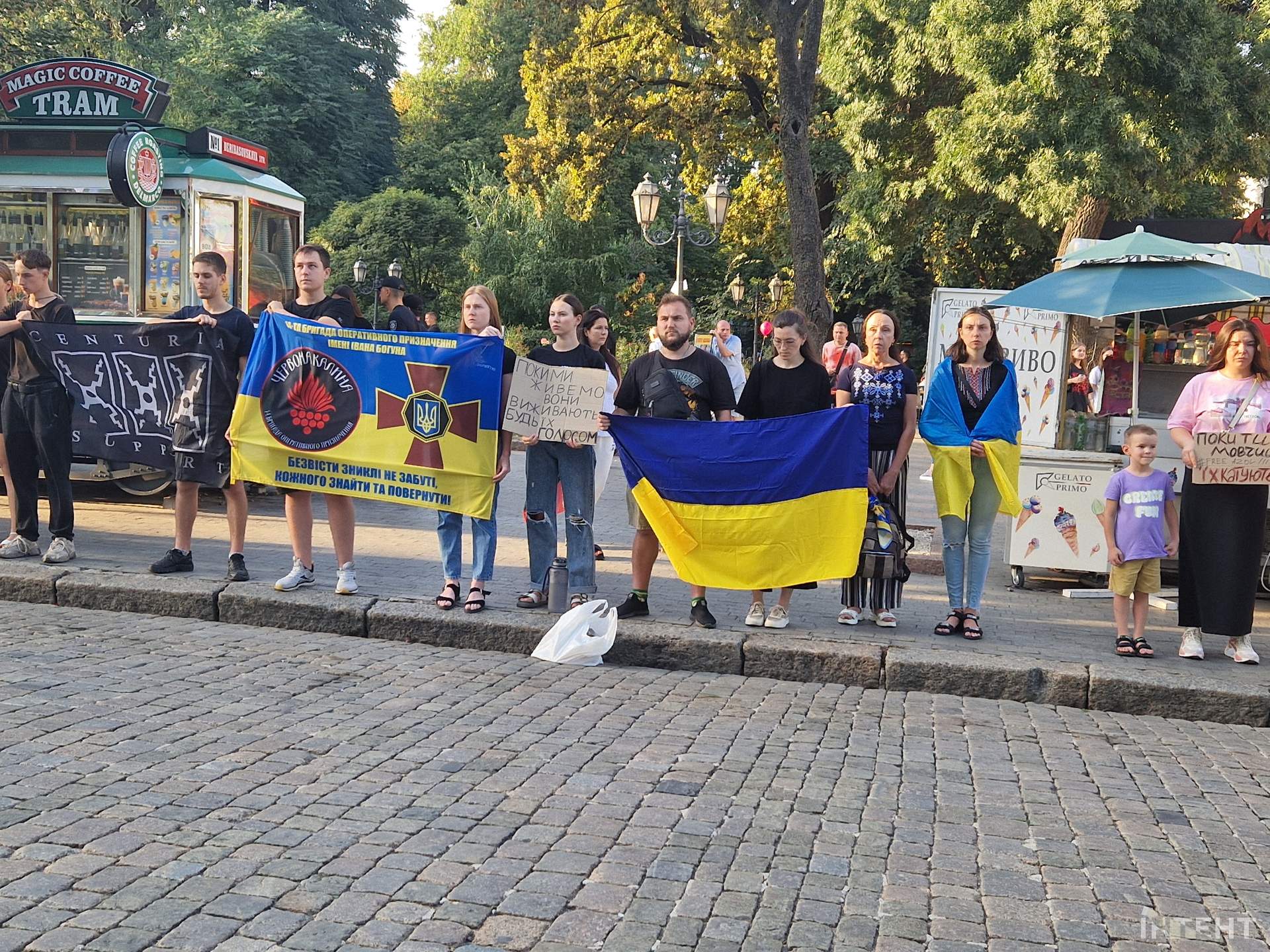 Одесити вийшли на традиційну акцію-згадку про полонених