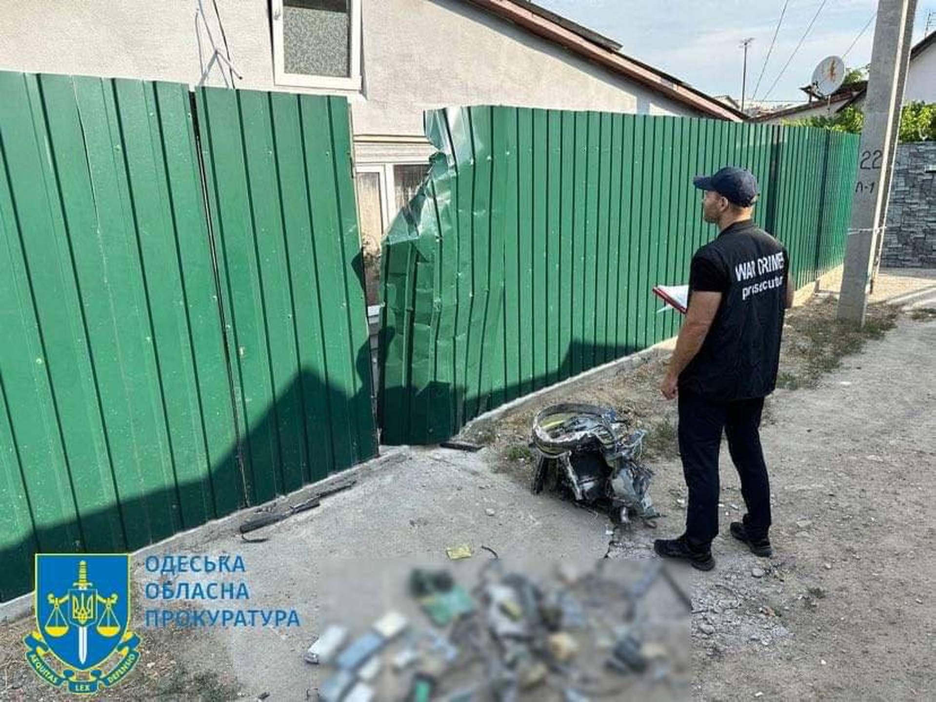 Уламки російських ракет поцілили у порт та поранили людину в Одесі