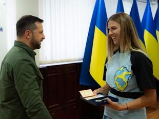 Президент Зеленський нагородив миколаївську шаблістку Харлан орденом князя Ярослава Мудрого