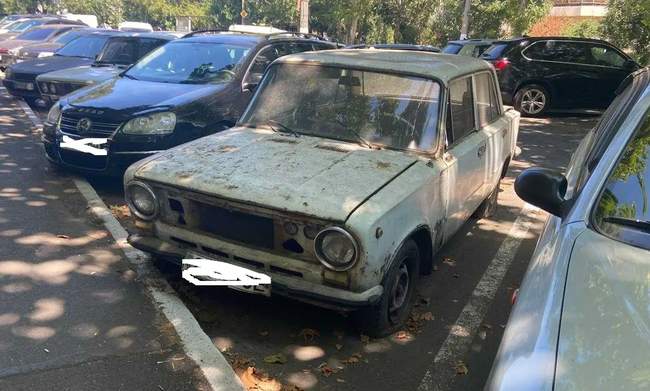 Безхазяйне авто. ФОТО: Одеське життя