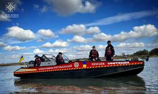 Divers have not yet resumed searching for a boy who disappeared in Chornomorsk during a storm