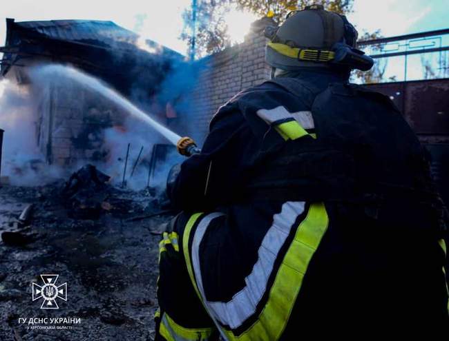 Наслідки обстрілу. Фото: ДСНС України в Херсонській області